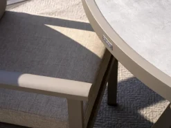 Samvaro karmstol Khaki/sand